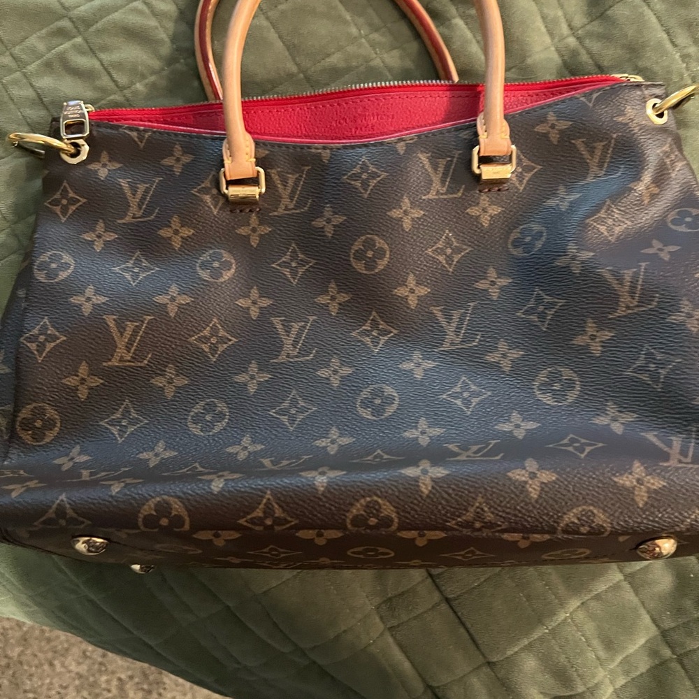 Louis Vuitton Brown and Red Shoulder Bag with Monogram Canvas - Picture 3 of 13